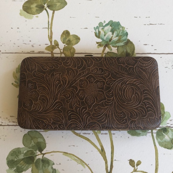 noName Handbags - 🔥Western style Brown snap shut wallet.